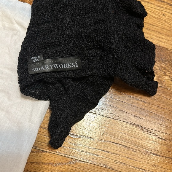 Smartworks handmade black scarf 50 inches - ruffle texture with dust bag - Picture 3 of 4